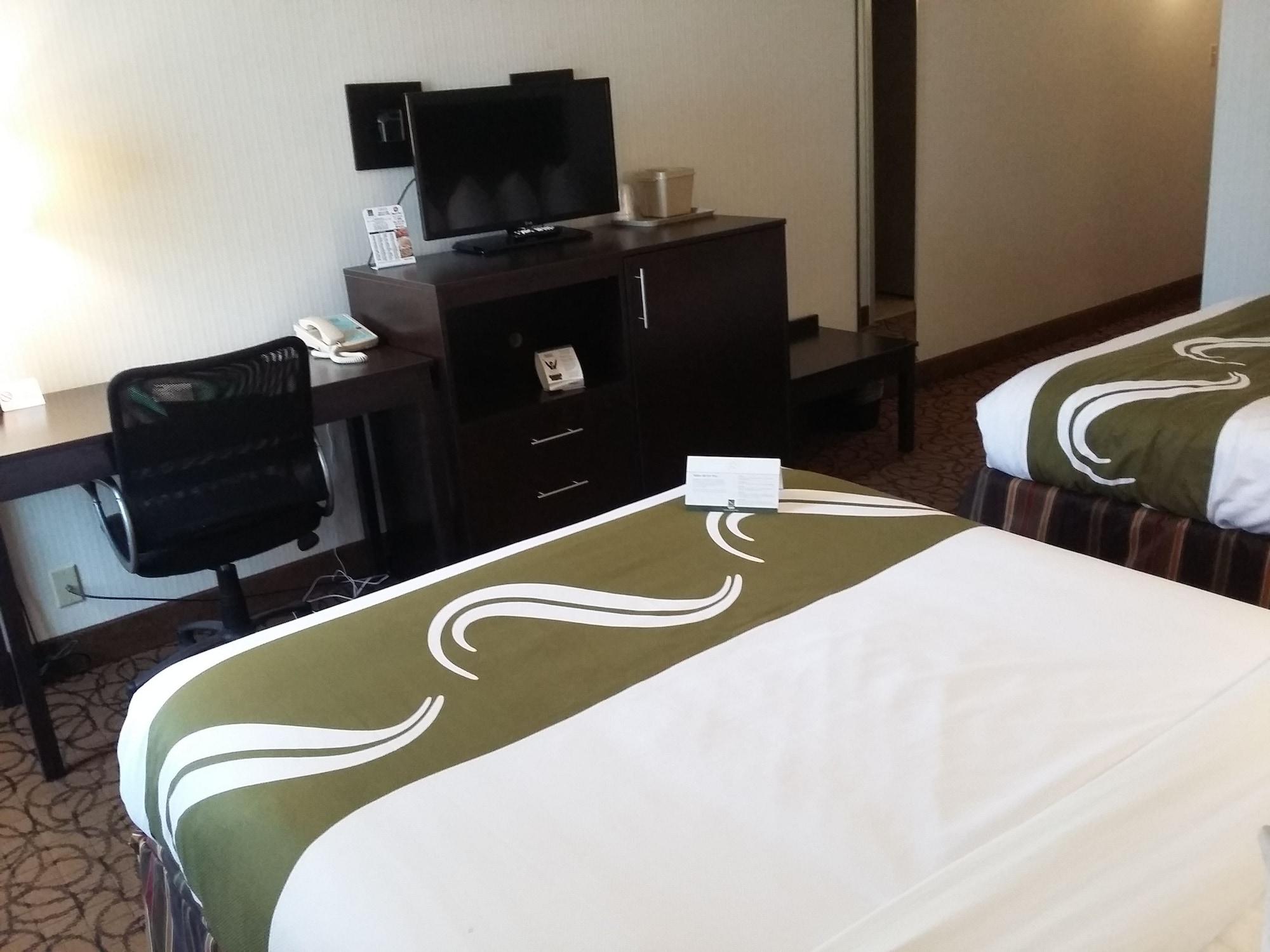 Quality Inn & Suites Escanaba North Eksteriør billede