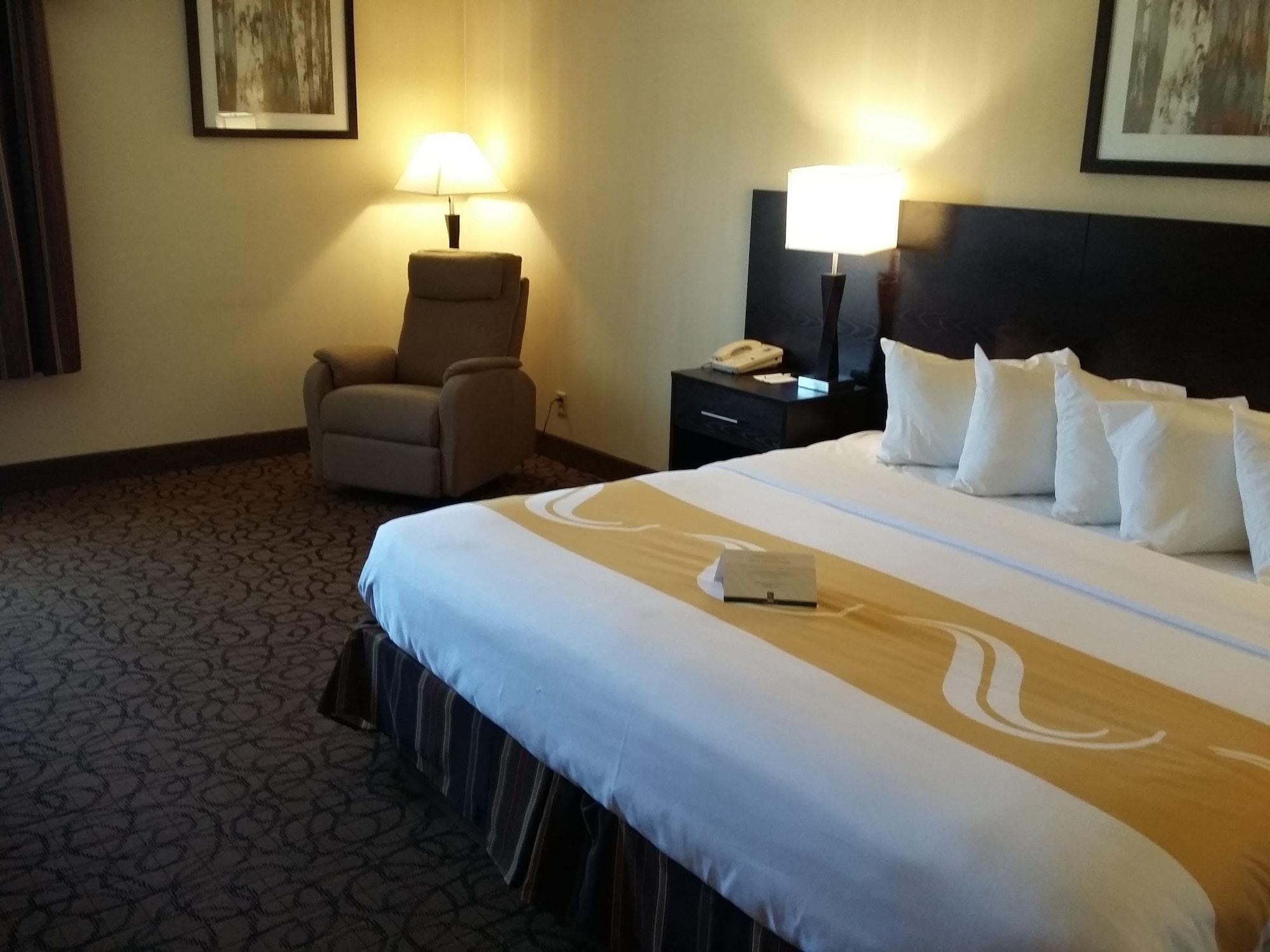 Quality Inn & Suites Escanaba North Eksteriør billede