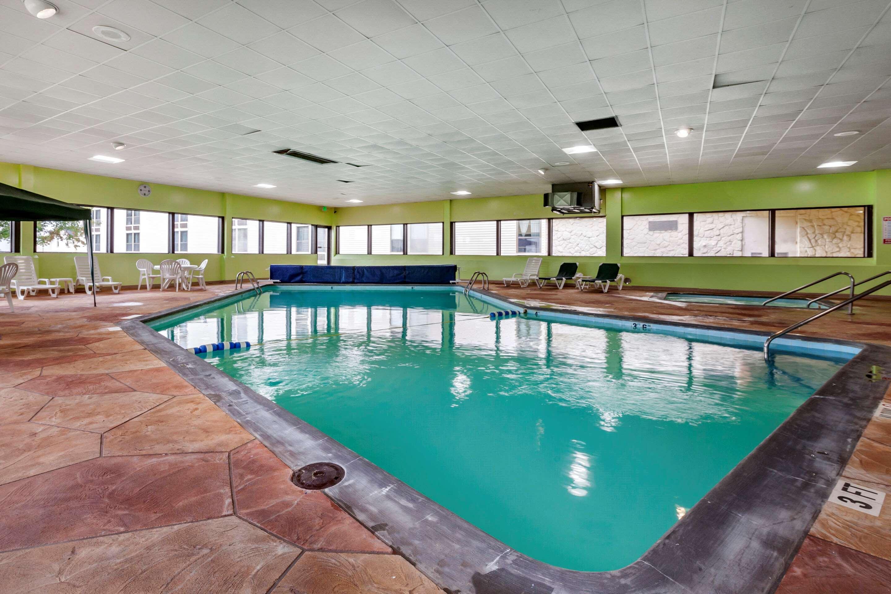 Quality Inn & Suites Escanaba North Eksteriør billede